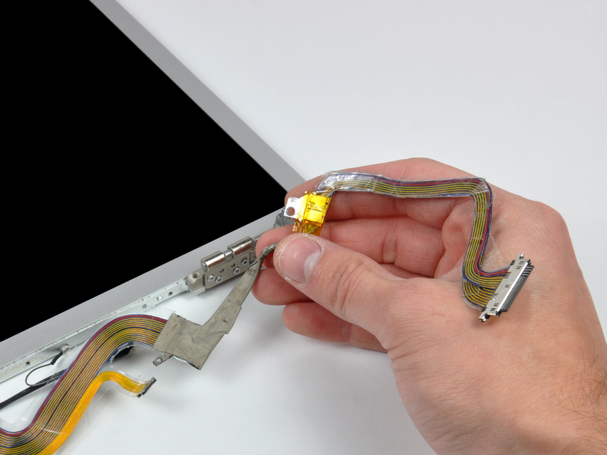 MacBook Pro 15" Core 2 Duo Models A1226 and A1260 Display Data Cable