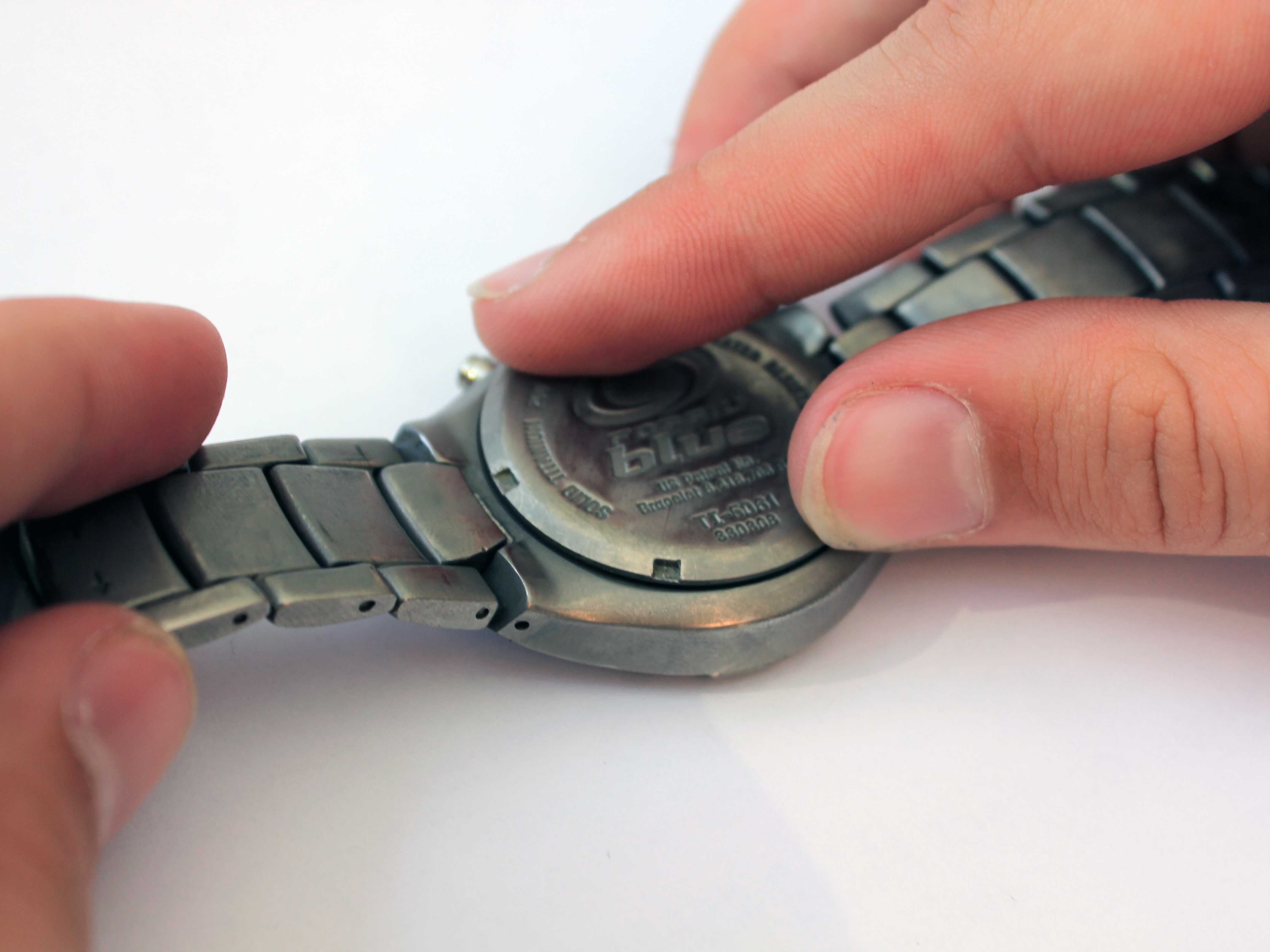 Fossil Speedway Watch TI5061 Replacement of the Back iFixit Repair Guide