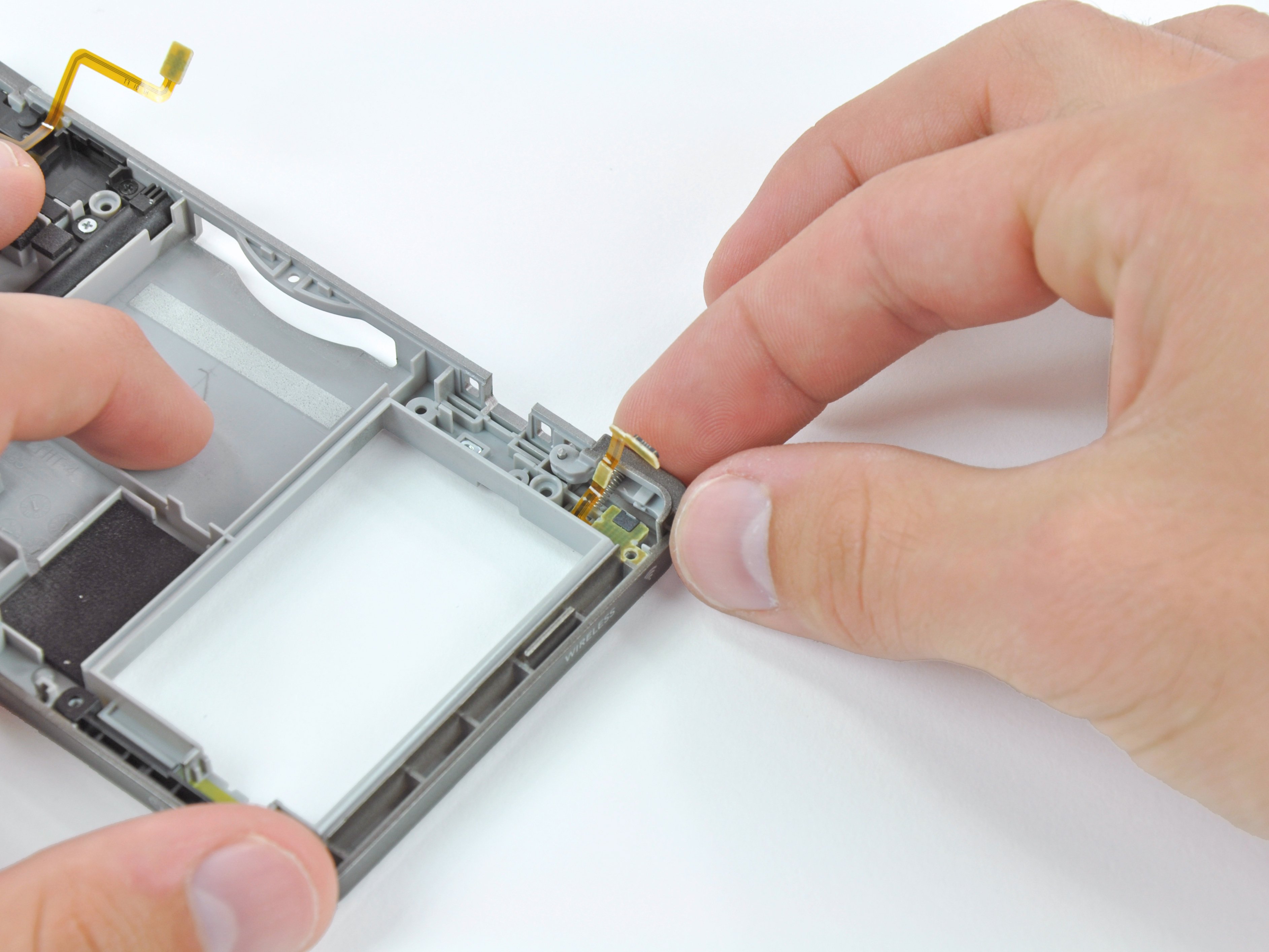 Nintendo 3DS Right Shoulder Button Replacement iFixit Repair Guide