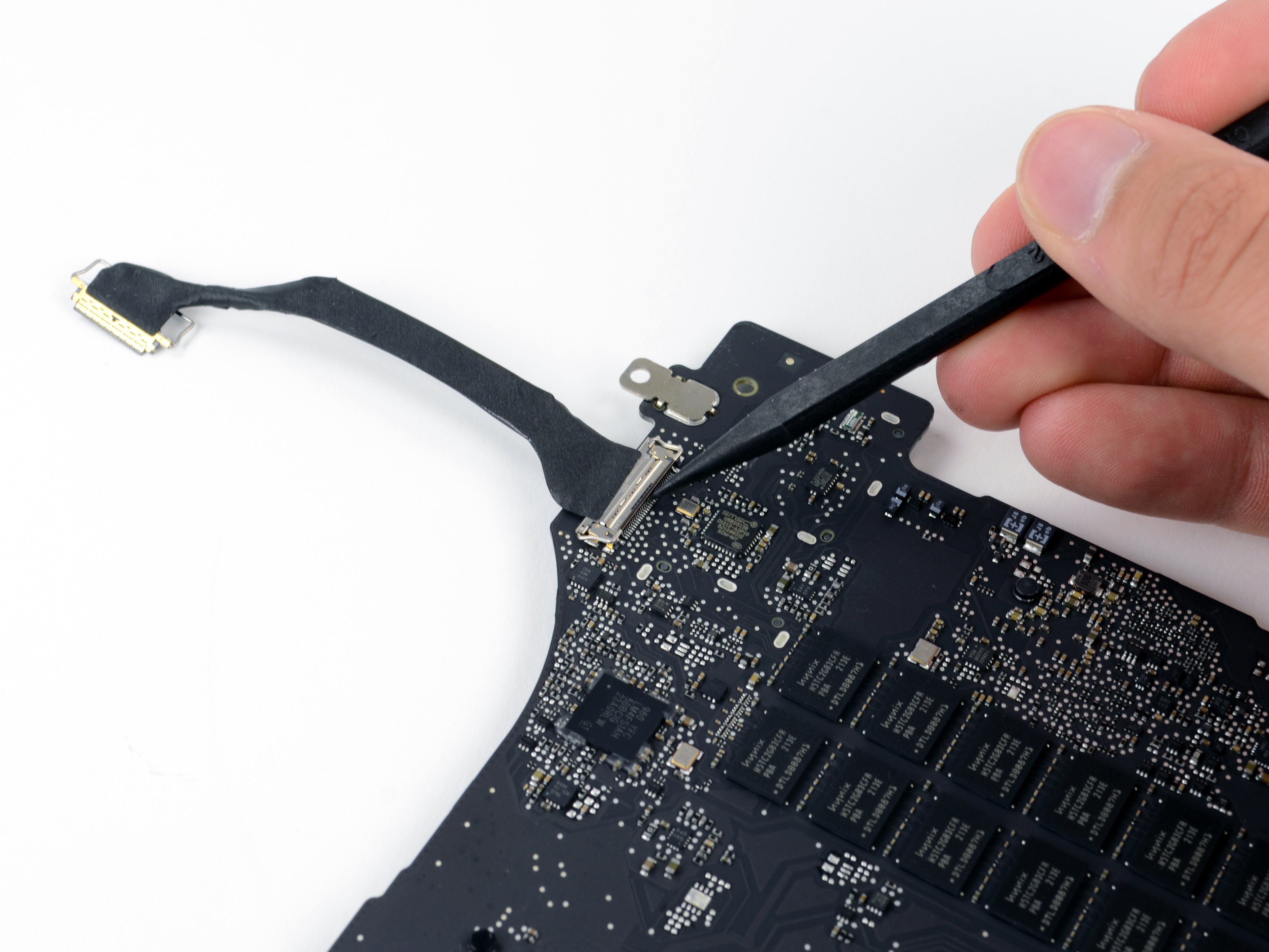 MacBook Pro 15" Retina Display Late 2013 の基板の交換 iFixit
