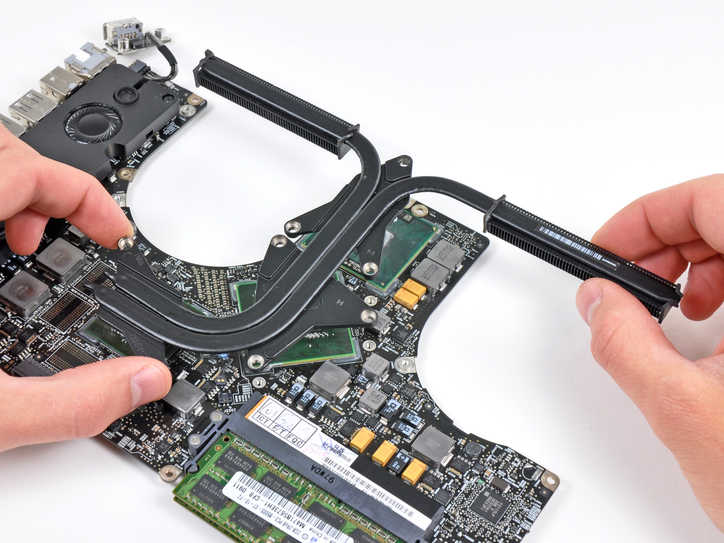 MacBook Pro 17" Unibody Heat Sink Replacement iFixit Repair Guide