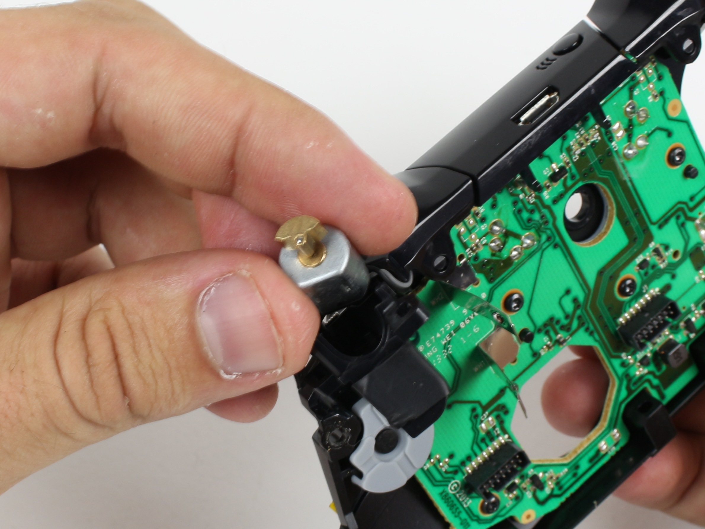 Xbox One Wireless Controller Trigger Rumble Motor Replacement iFixit