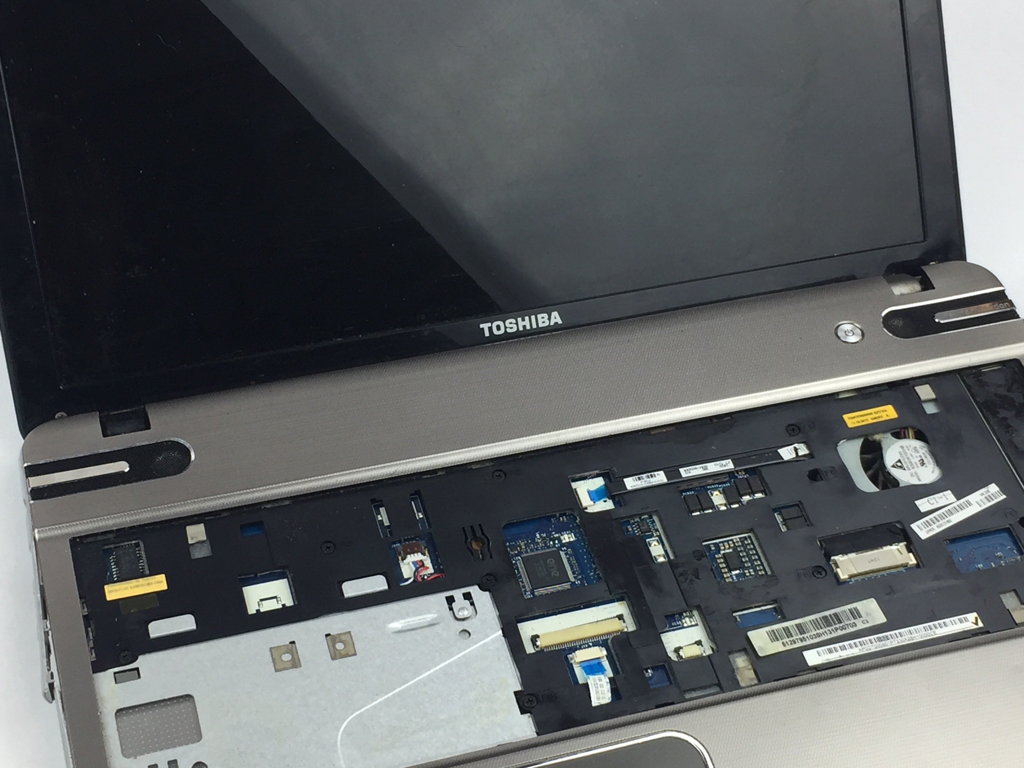 Toshiba Satellite P855S5102 Laptop Screen Replacement iFixit Repair