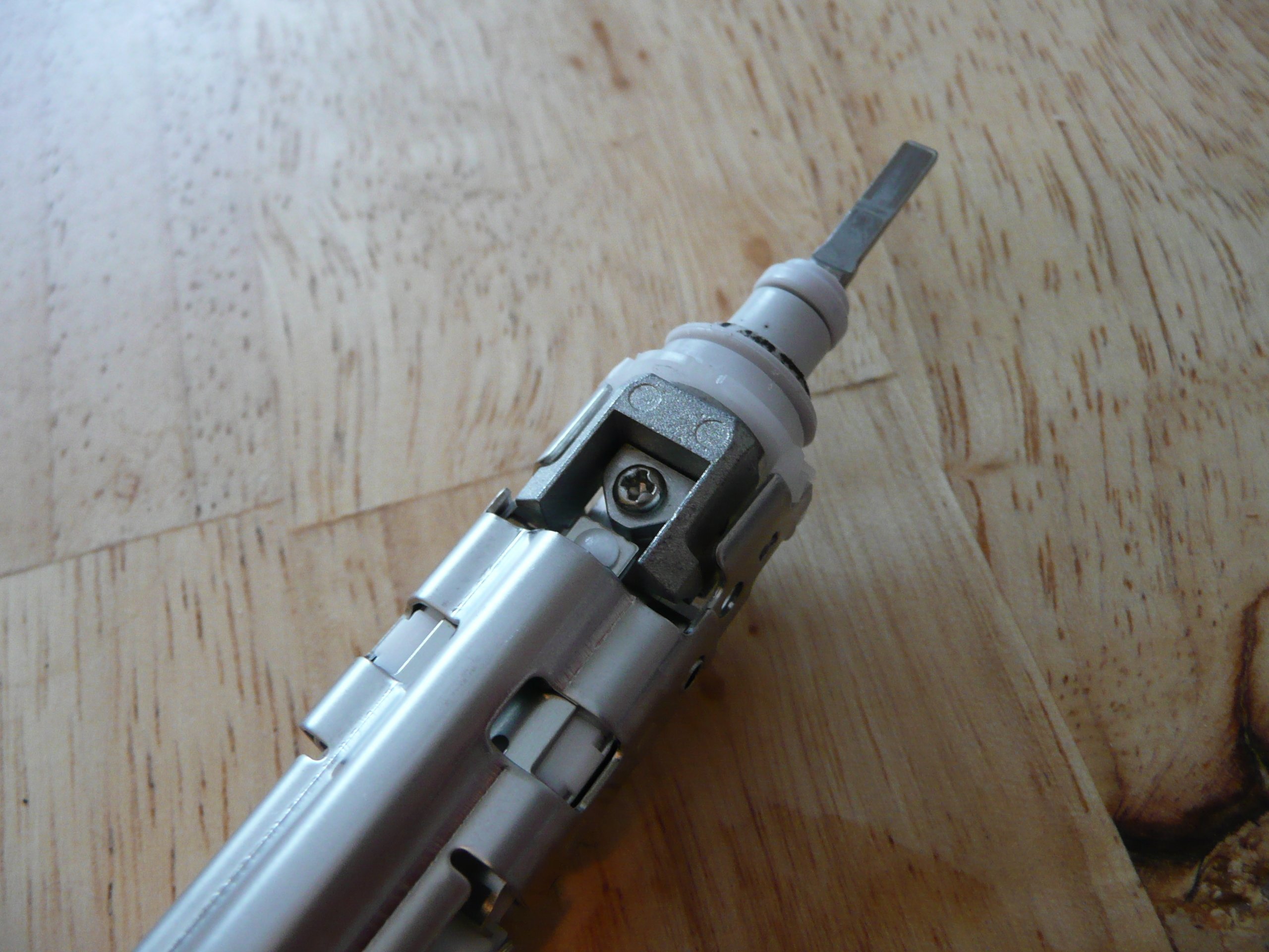 Philips Sonicare HX6711 Reparatur des Antriebs iFixit Reparaturanleitung