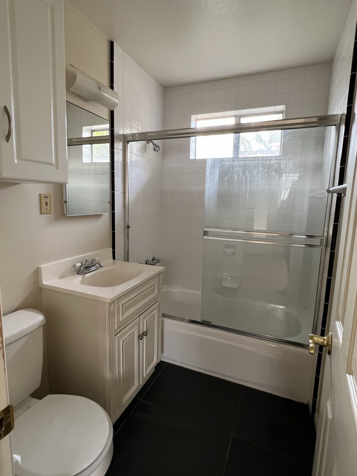 Cottage & Sea Black and White Cottage Bathroom Fireclay Tile