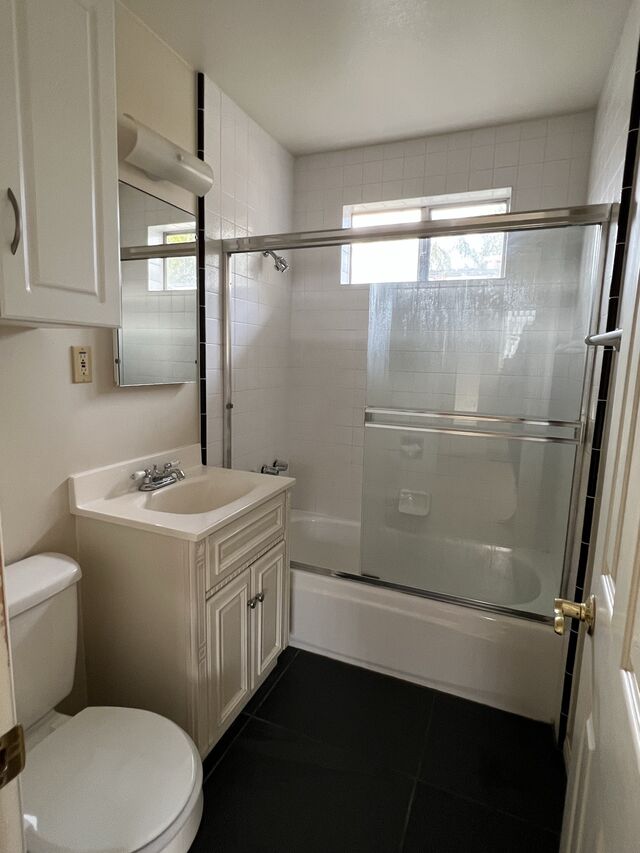 Cottage & Sea Black and White Cottage Bathroom Fireclay Tile