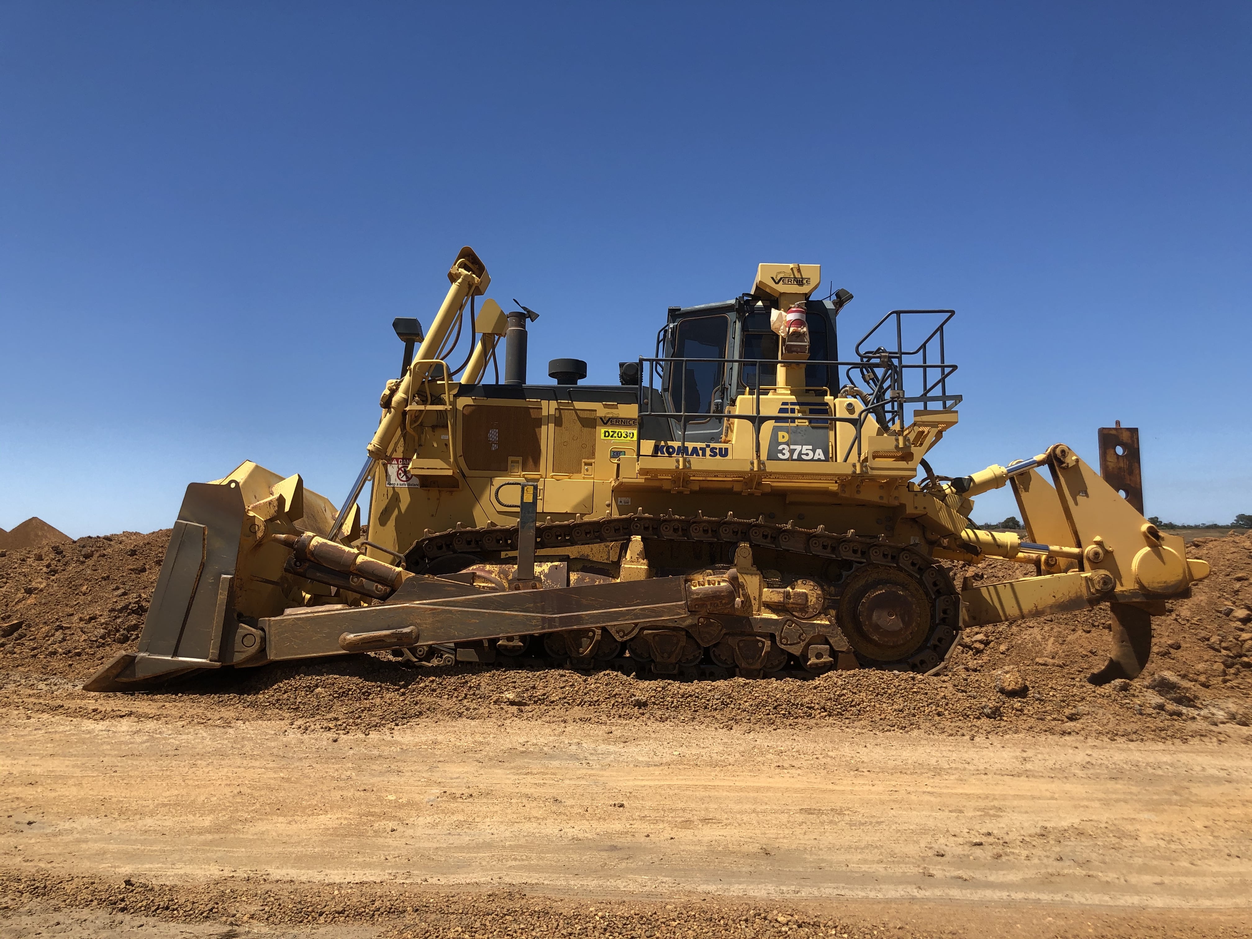 D375 x 2 Dozer Hire Vernice