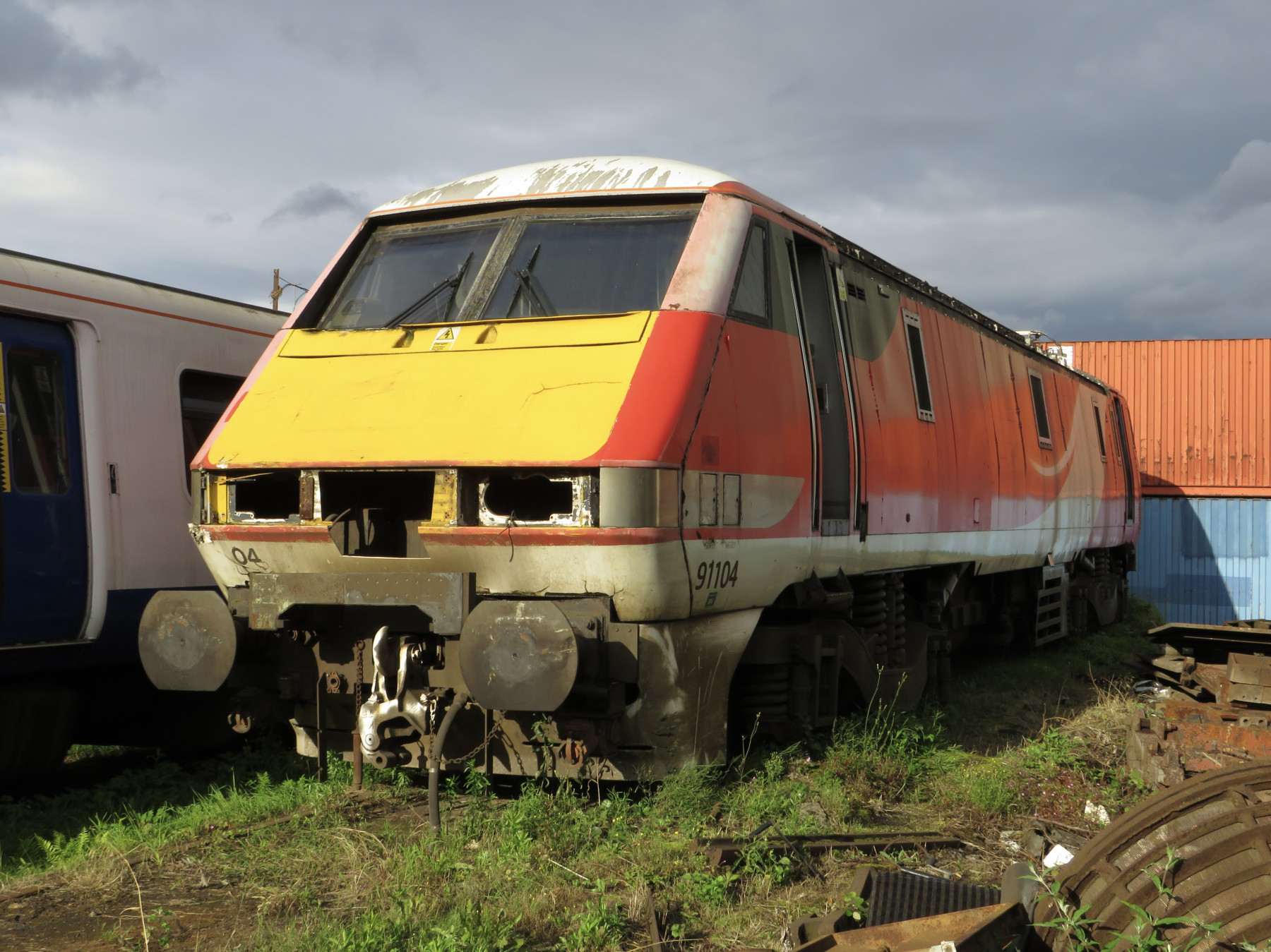 Photo of 91104 at Rotherham C.F. Booths Scrap Yard — trainlogger