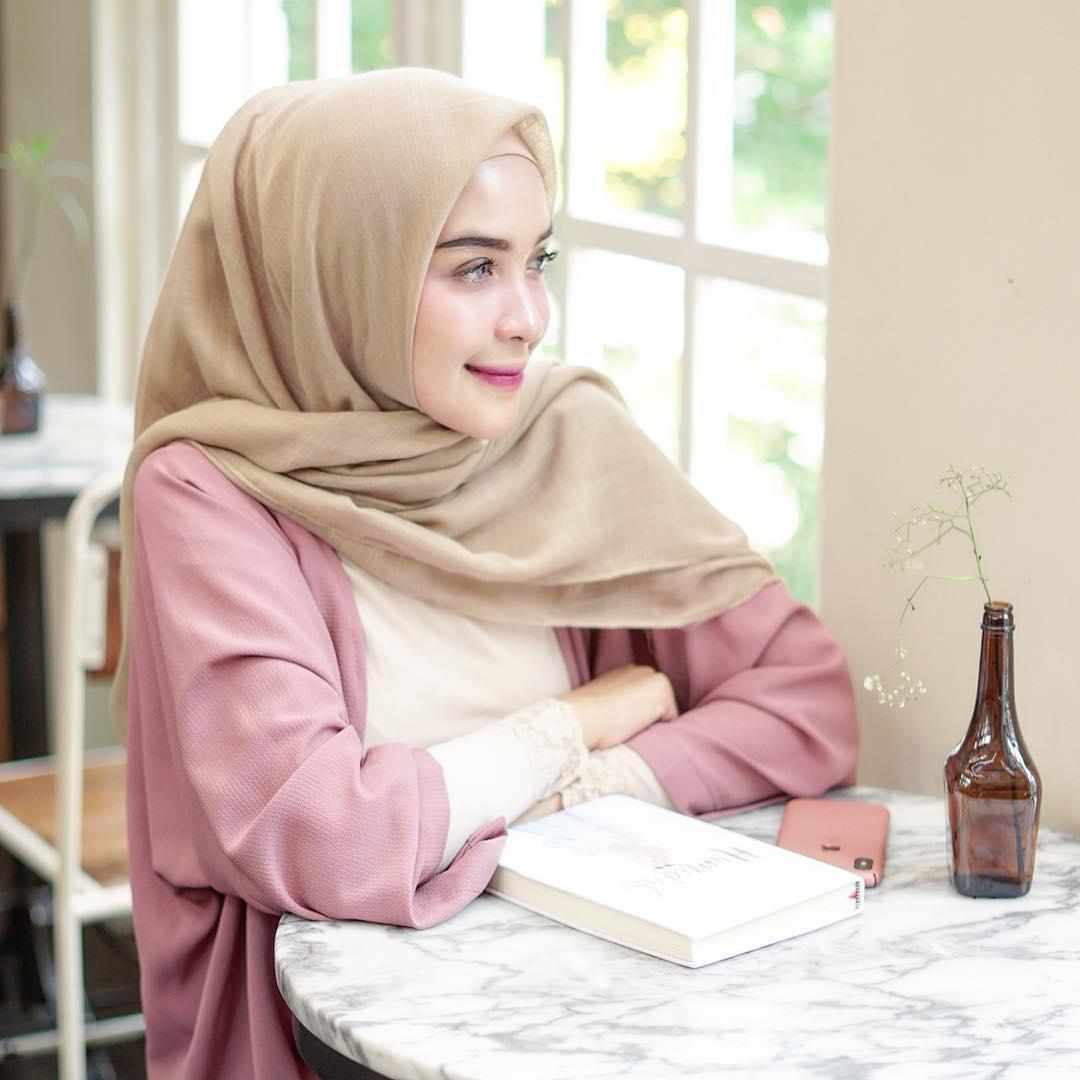 Inspirasi 91+ Warna Kerudung Krem