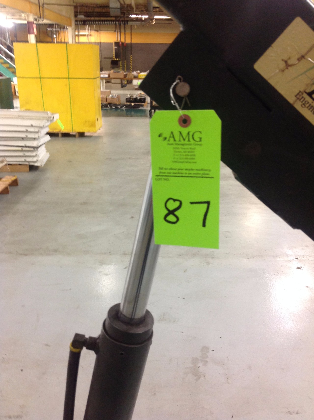 Beech Portable Crane, Hydraulic Lift w/ Counterbalance weights, 2,000LB