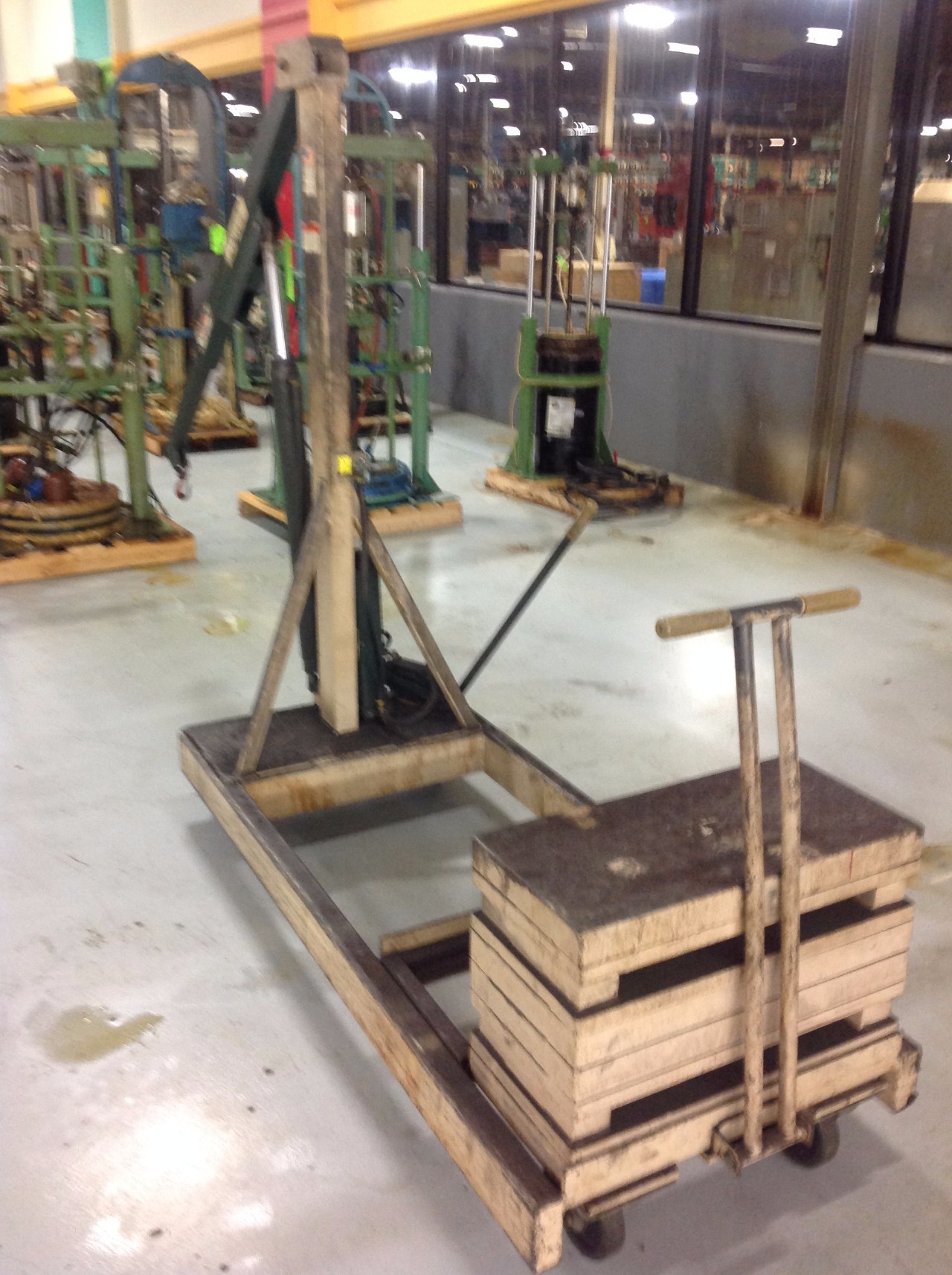 Beech Portable Crane, Hydraulic Lift w/ Counterbalance weights, 2,000LB