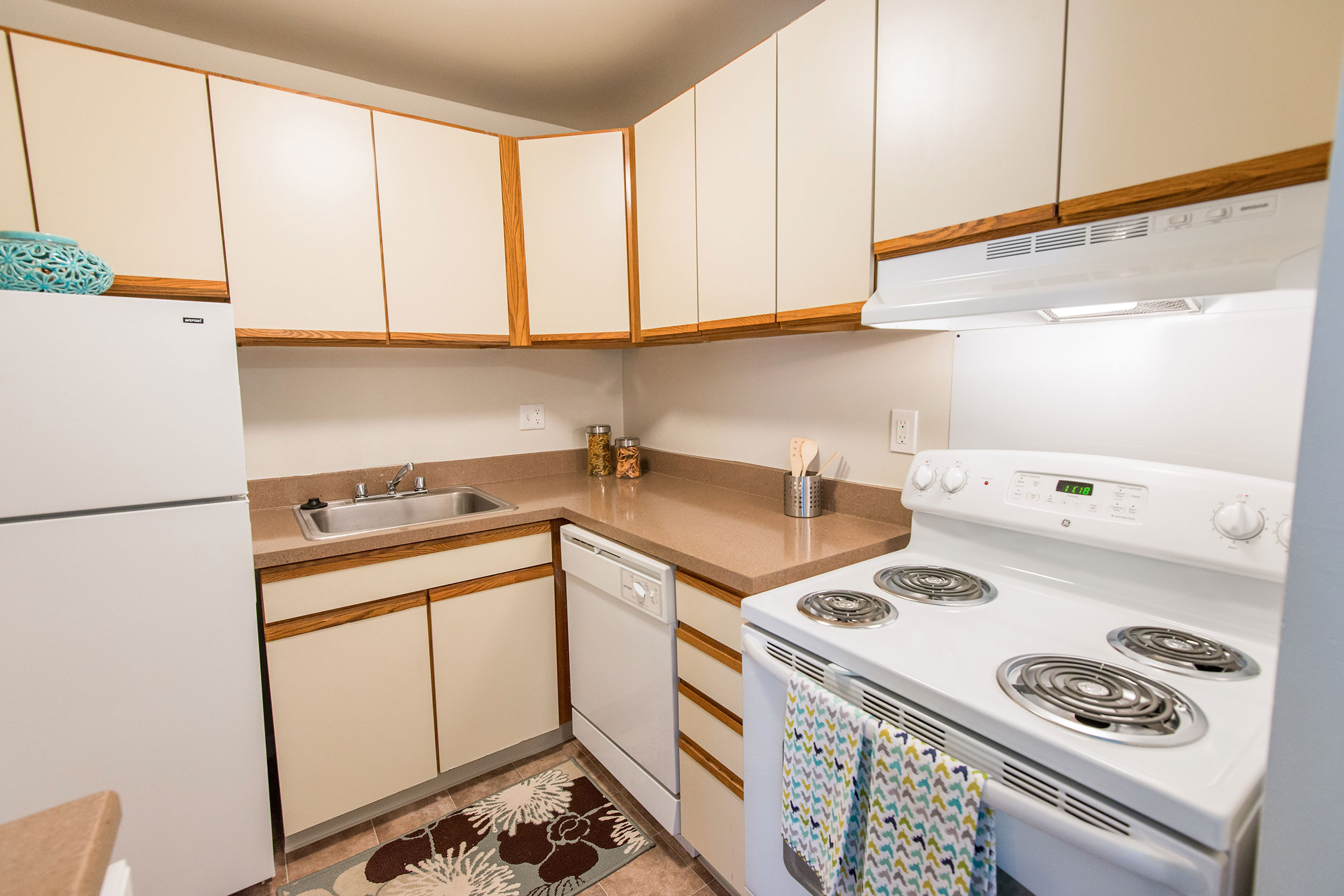 Golfside Lake Apartments in Ypsilanti, MI 12 Bed McKinley McKinley