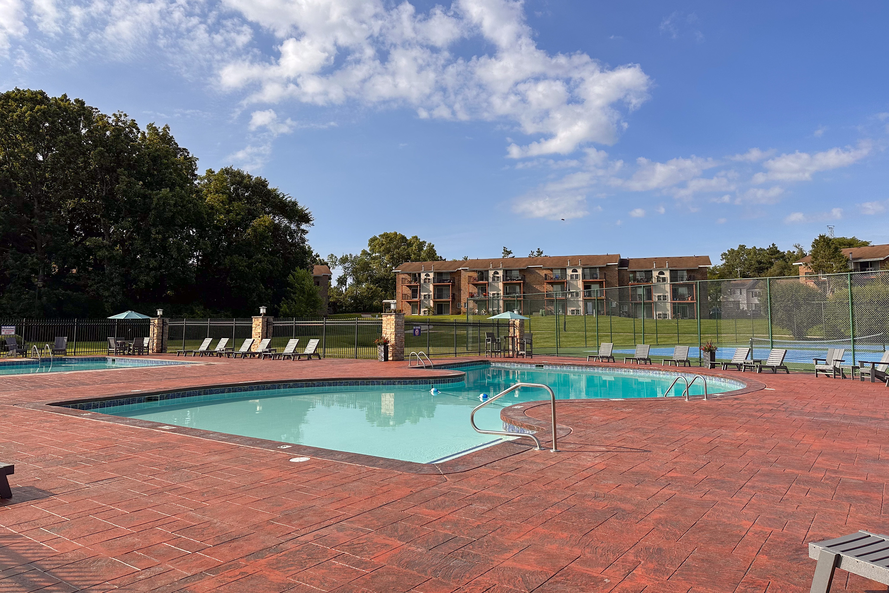 Golfside Lake Apartments in Ypsilanti, MI 12 Bed McKinley McKinley