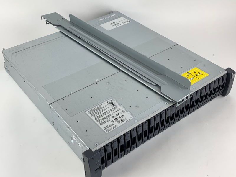 Netapp Dual Controller FAS2552 w/licenses
