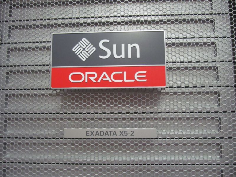 ORACLE EXADATA X52 RACK WITH SWITCHES AND PDUs