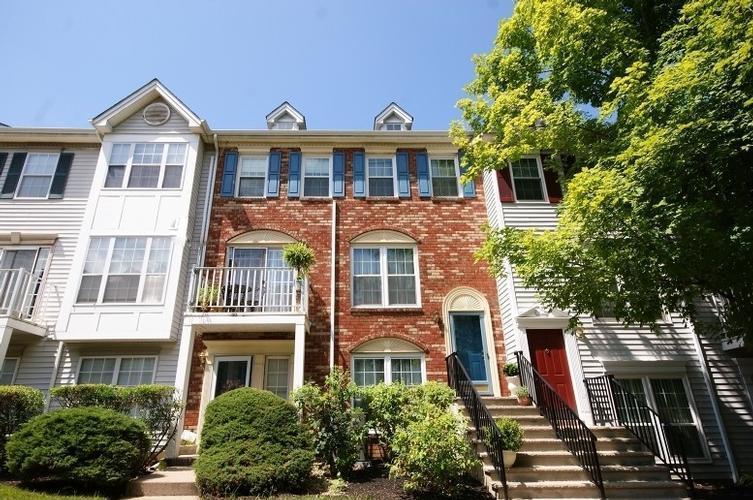 170 Sapphire Ln, Franklin Park, NJ 08823