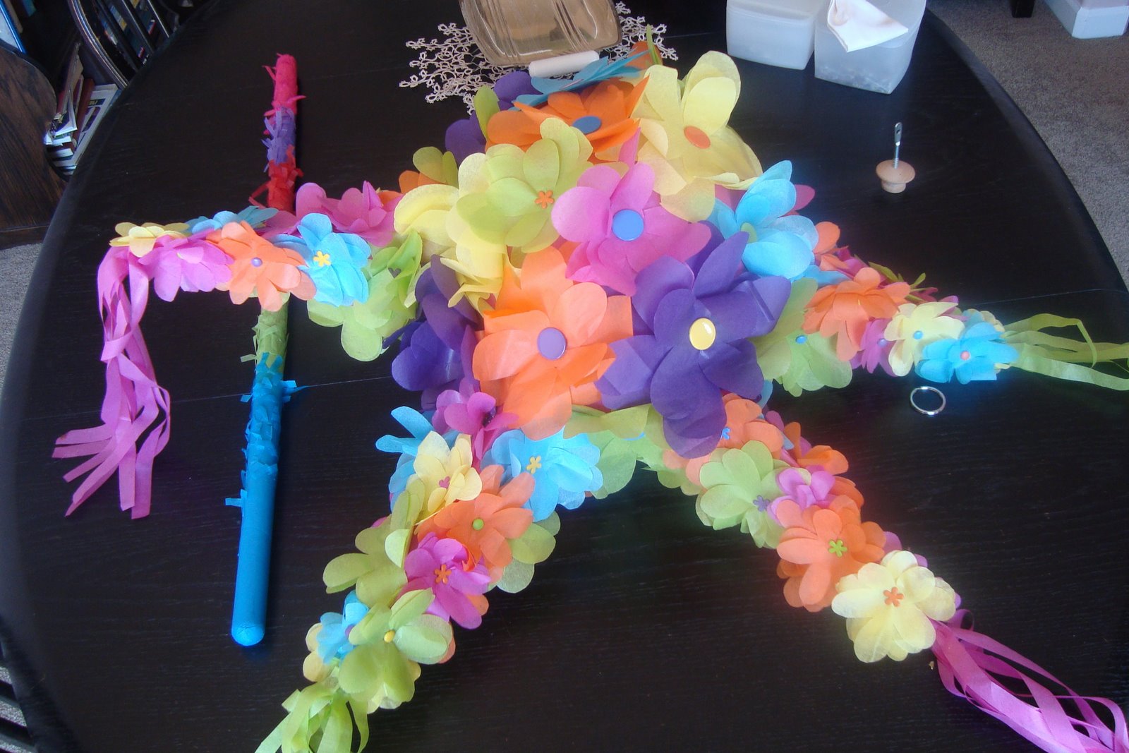 How to Make a Flower Pinata, just in time for Cinco De Mayo! Dabbled