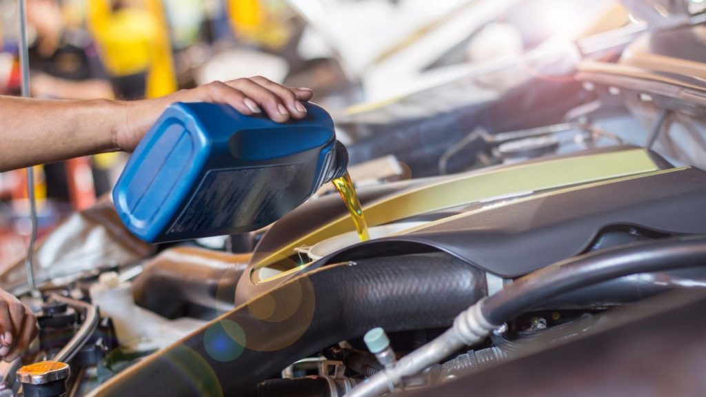 Difference of Synthetic Oil vs. Conventional Oil