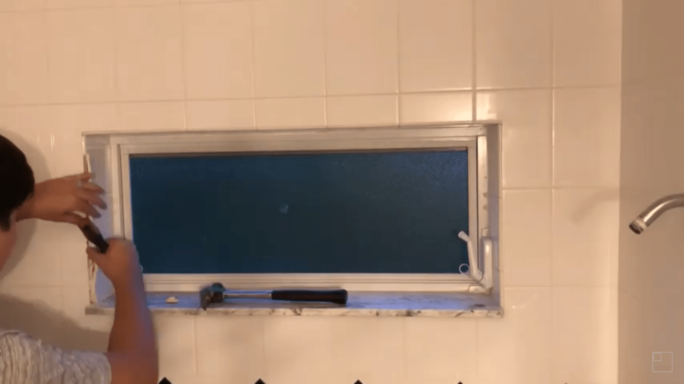 How to demolish a bathroom shower? DIY bathroom bathtub to shower