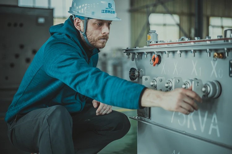 2021 Ultimate ThreePhase Pole Mounted Transformer Guide