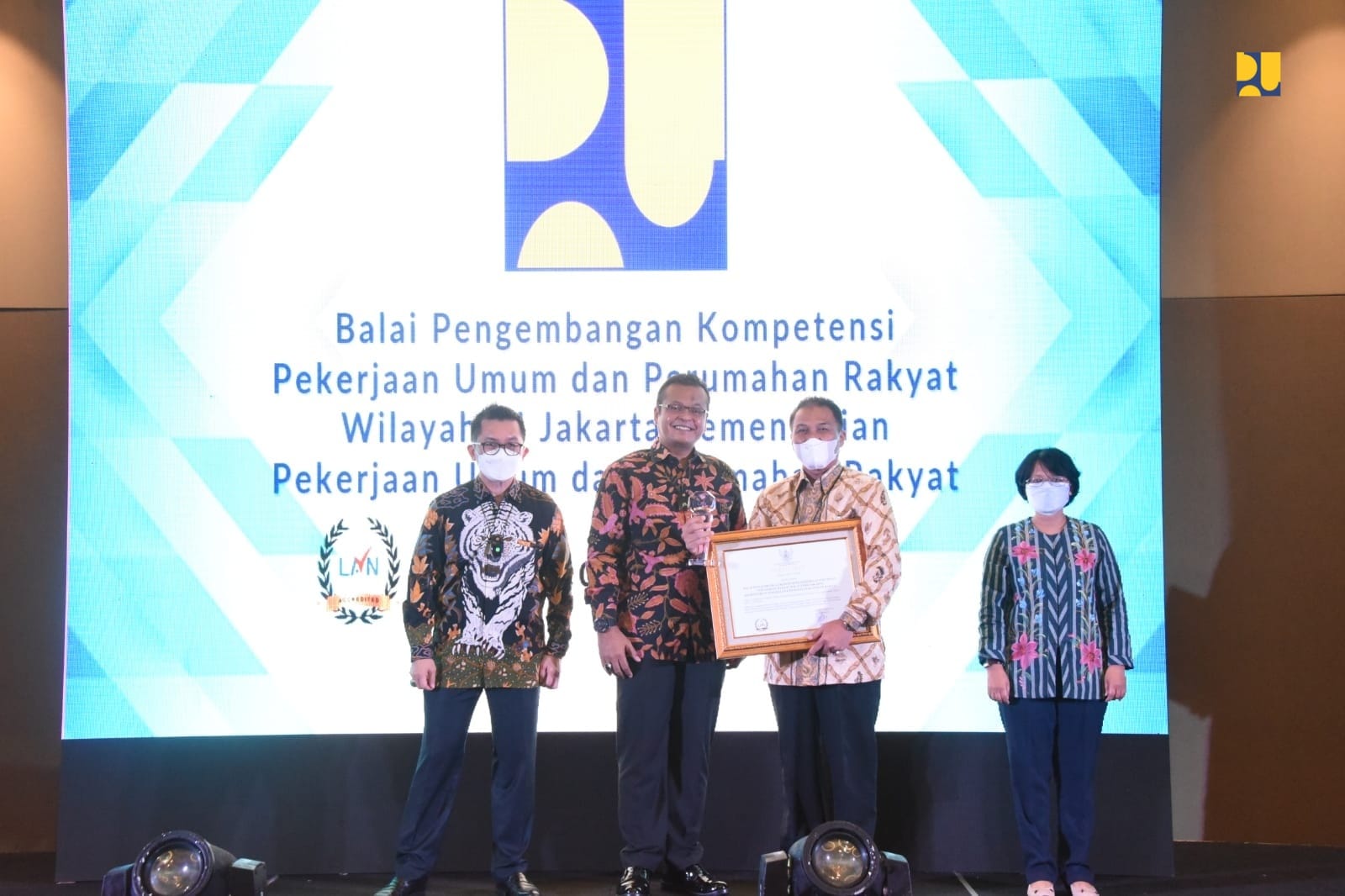 Tiga Balai Pengembangan Kompetensi Kementerian PUPR Terima Sertifikat  Akreditasi Lembaga Pelatihan Pemerintah Tahun 2021 - Daelpos