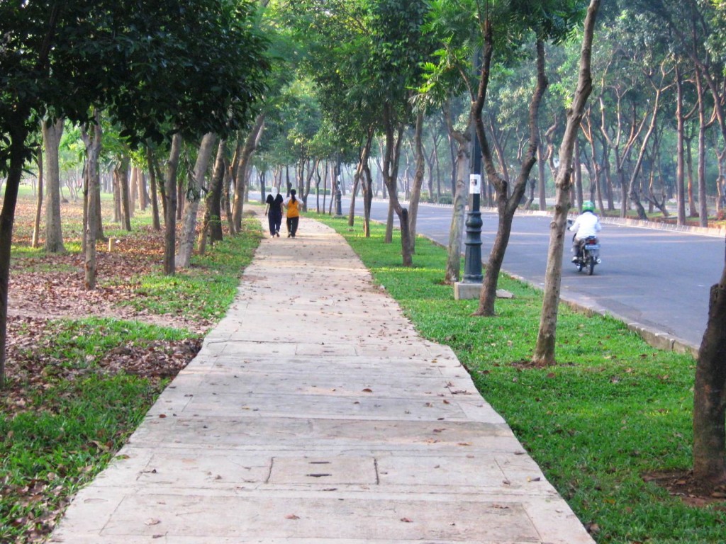 Meniti Kesejukan Pagi Di Botanical Garden Kota Jababeka Urban Cikarang