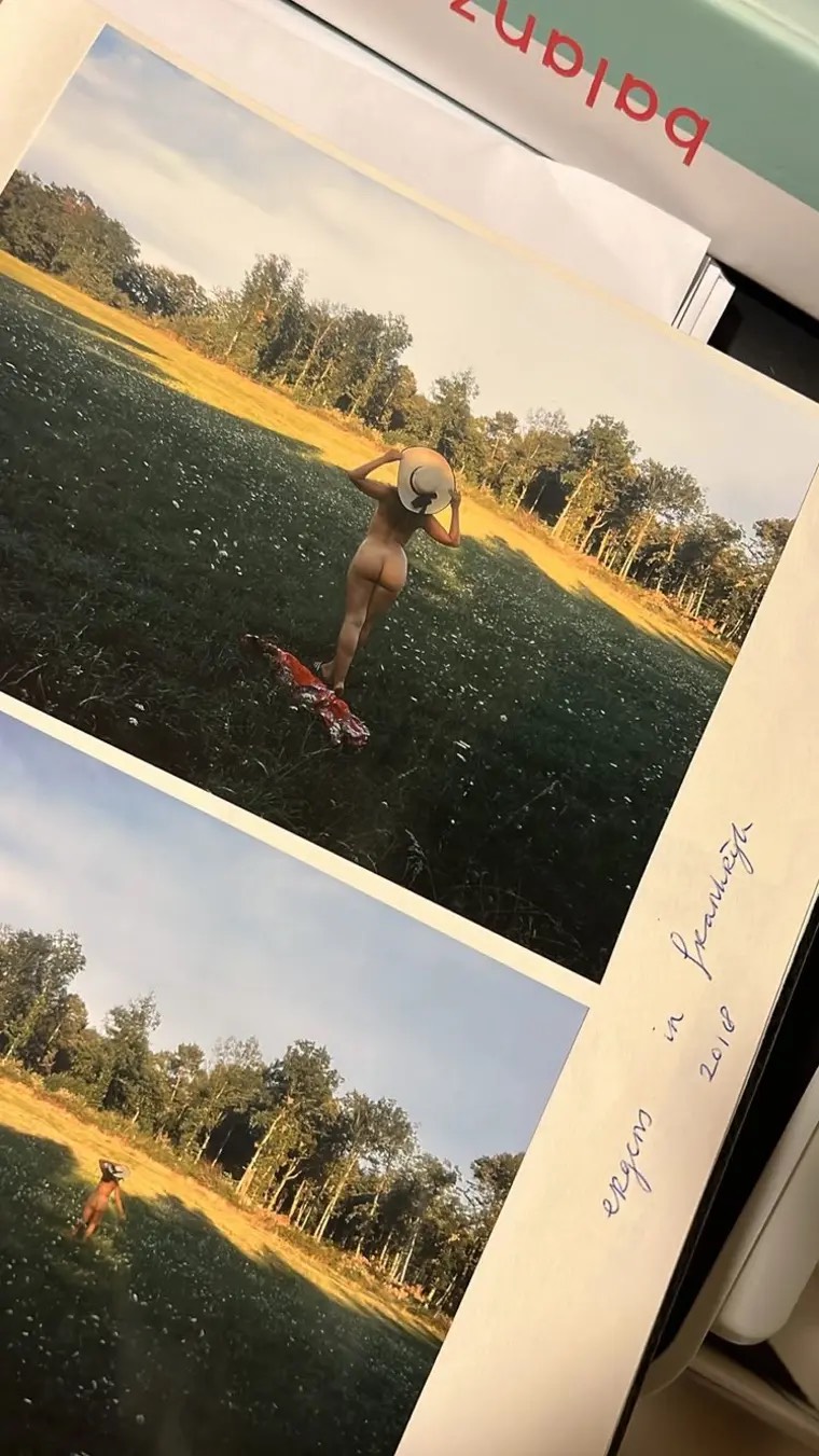 ZIEN: Actrice Abbey Hoes doet een throwback en plaatst een naaktfoto