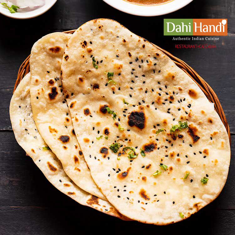 Bánh mì Naan Dahi Handi Restaurant