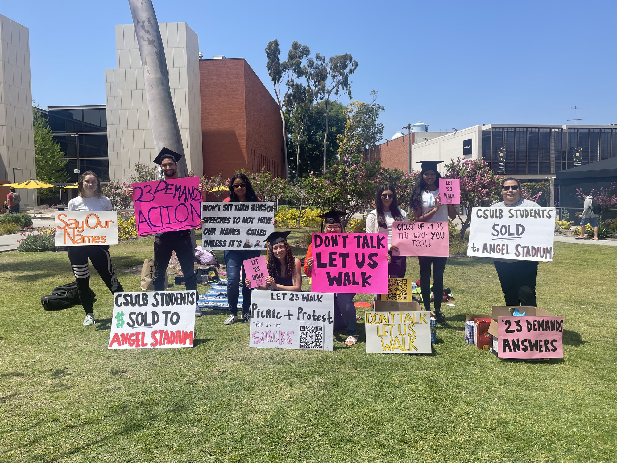 Let '23 Walk holds picnic protest on quad Daily FortyNiner