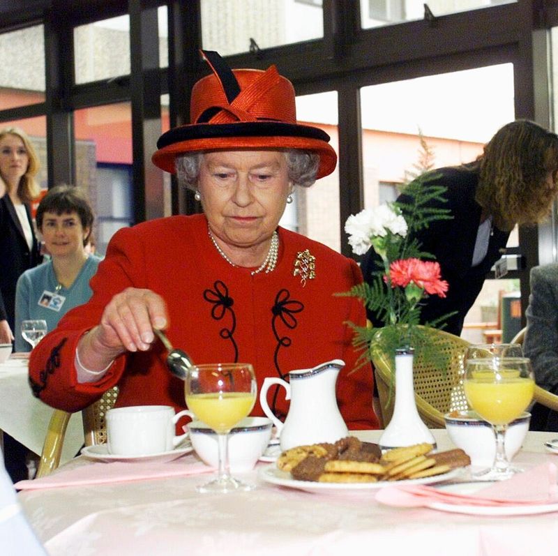 Queen Elizabeth’s Morning Routine Reveals A Surprisingly Relatable Side