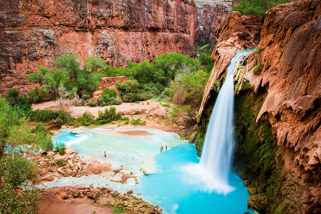 Admirez la cascade Havasu, ce joyau naturel qui s’écoule le long des