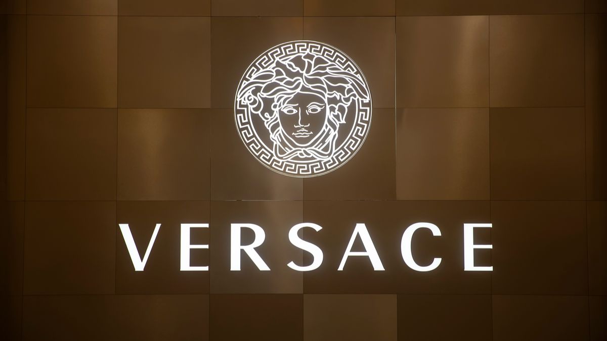 Versace brise enfin les standards de beauté et fait défiler des