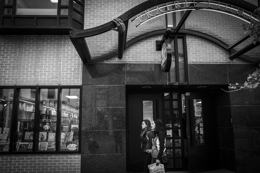 Prairie Lights reading honors late poet James Tate The Daily Iowan