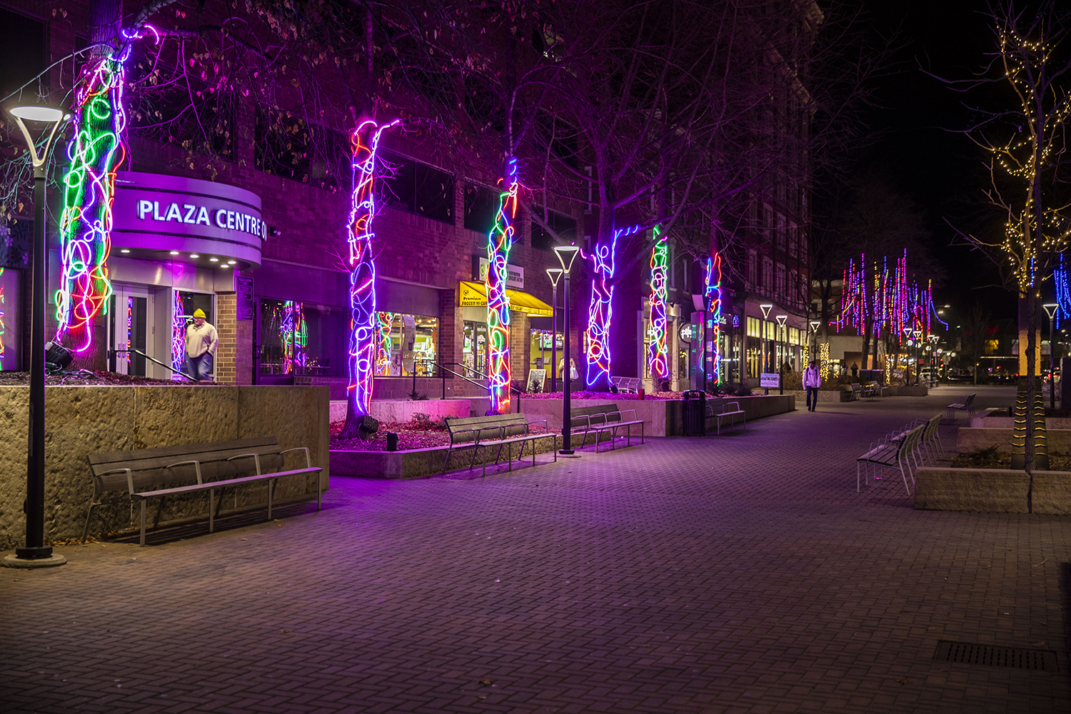 New 'Scribble Lights' installed in downtown Iowa City for holiday