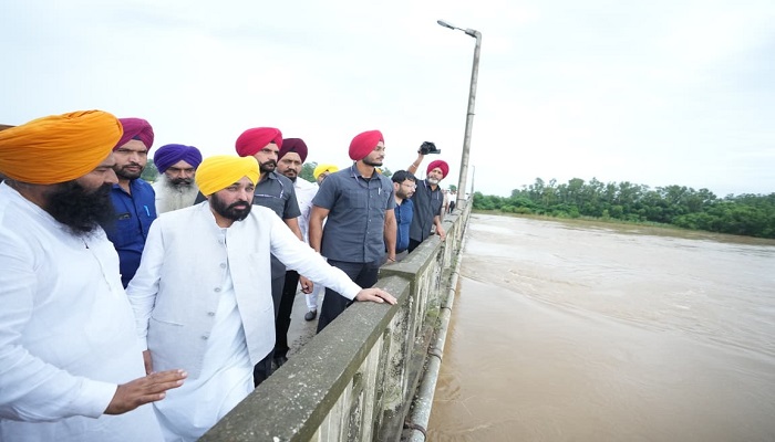 Will be persecuted today CM Mann, obeying relief and rescue operations between flood crisis review