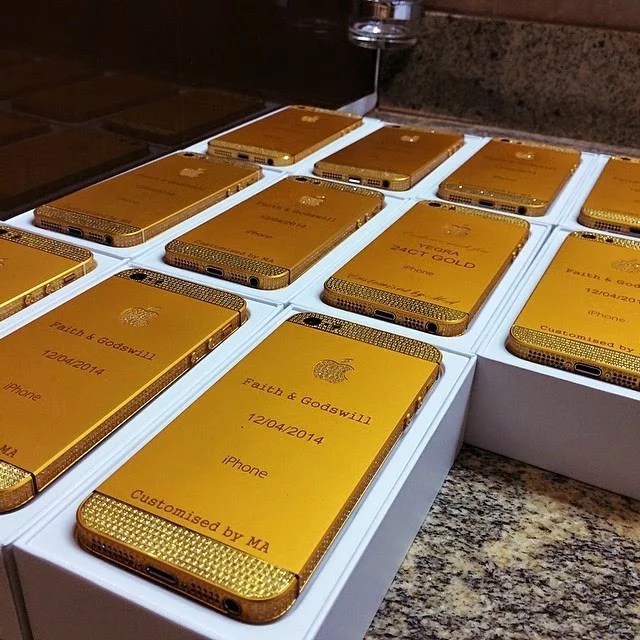 Goodluck Jonathan gives out customised iPhones to guests at daughter's