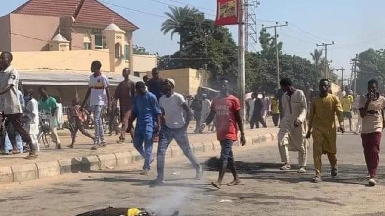 End SARS Protesters' vehicles, car dealer stand set on fire in Abuja