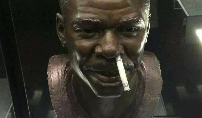 Fan Leaves Rolled Up 100 Bill In The Nose Of Michael Irvin’s Hall of
