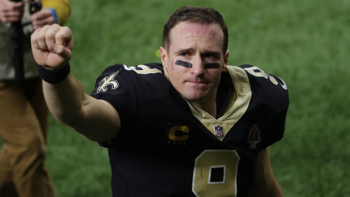 Drew Brees Says His Right Arm "Does Not Work", Throws LeftHanded Due