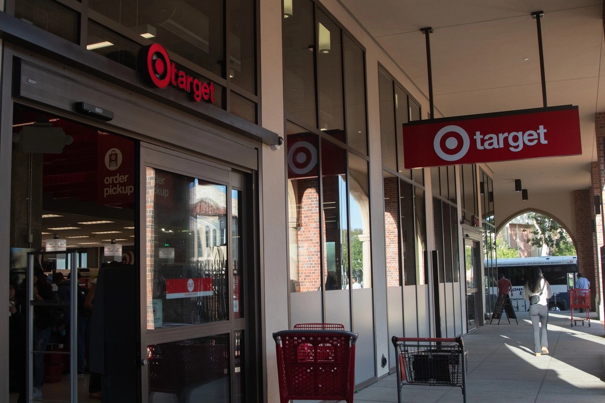 USC Village Target locks up more merchandise Daily Trojan
