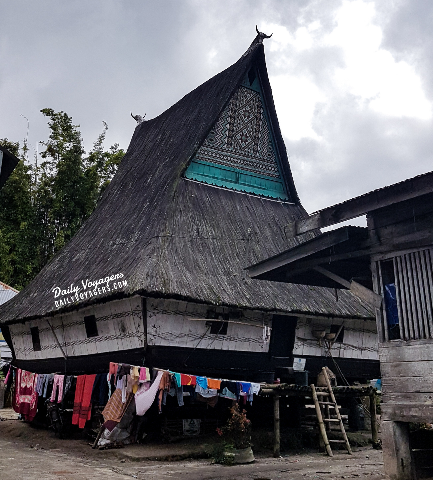 Mengenal Siwaluh Jabu, Rumah Adat Orang Karo DAILY VOYAGERS