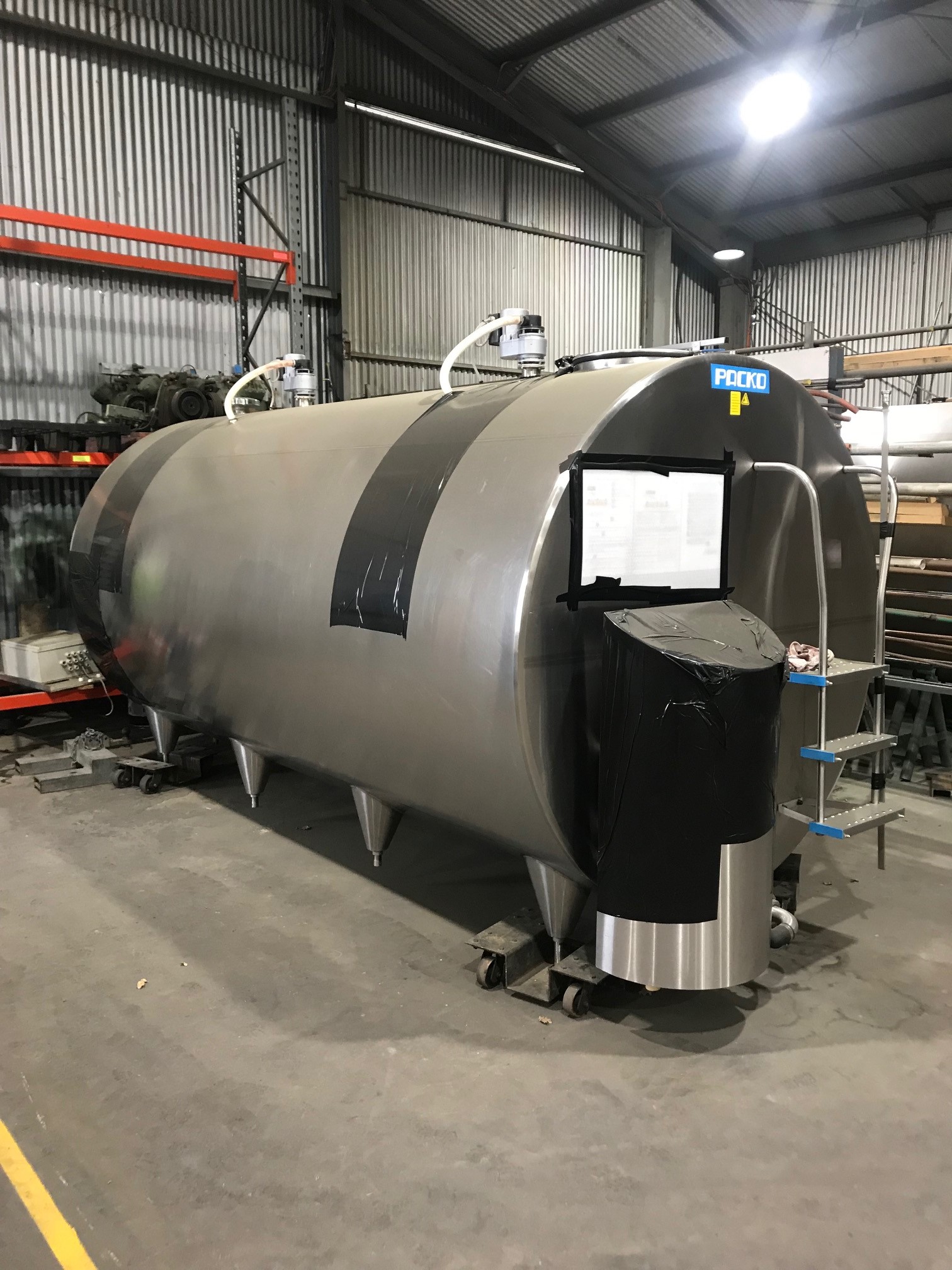 8,000 Litre secondhand “Packo” LEM/DX horizontal milk vat / tank