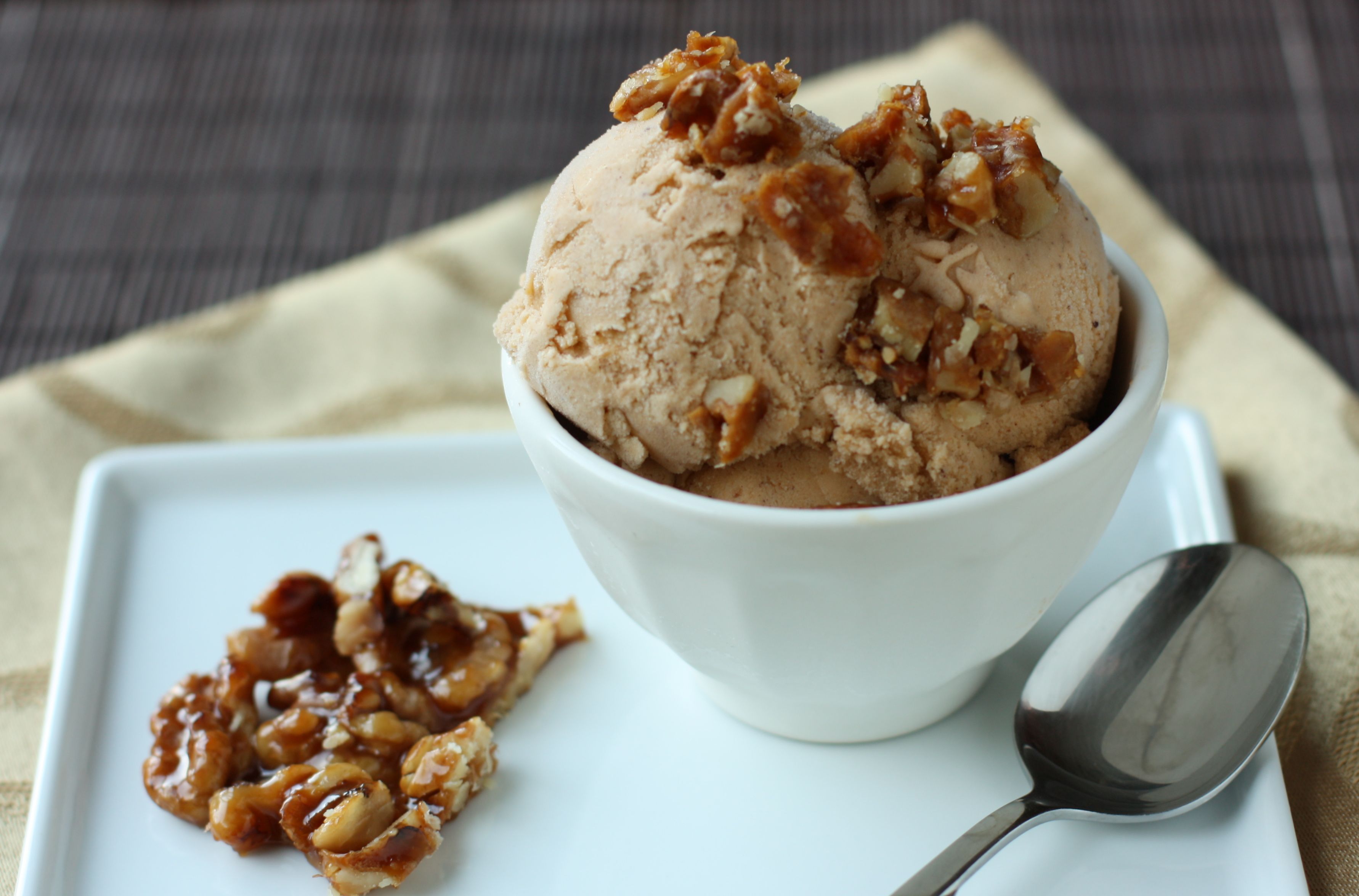 pumpkin ice cream with maple walnut crunch daisy's world
