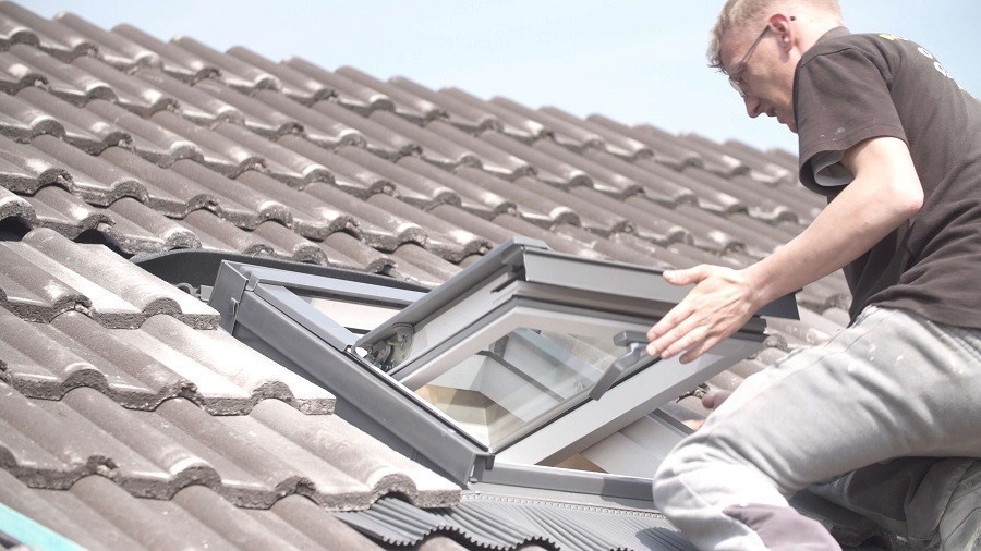 Roof Window & Skylight Leaks in Rain Causes & Fixes