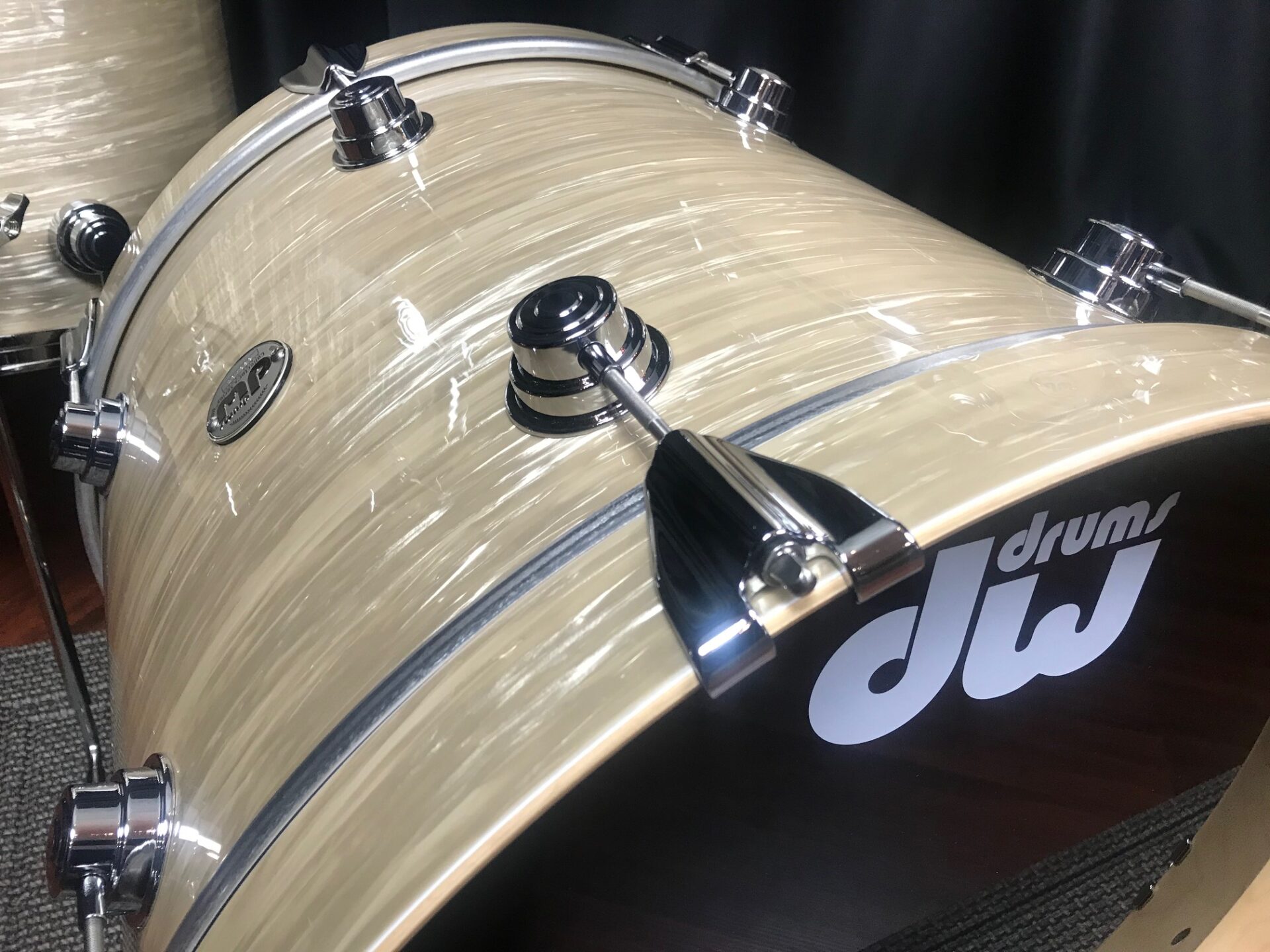 DW Drums Collector's Series Drum Pure Maple 333 Creme Oyster 3pc kit Dales Drum Shop 2024