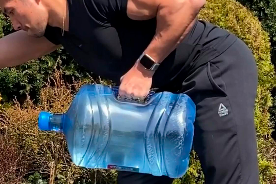 7 ejercicios con el garrafón del agua Esquire