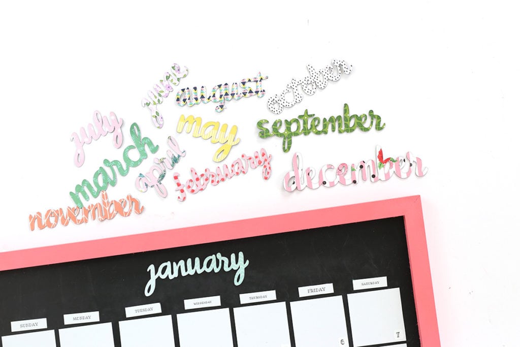 DIY Whiteboard Calendar with DYMO MobileLabeler damask love