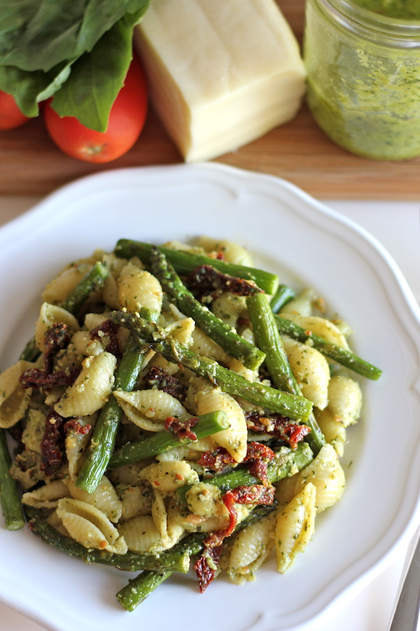 Pesto Pasta with Sun Dried Tomatoes and Roasted Asparagus Damn Delicious