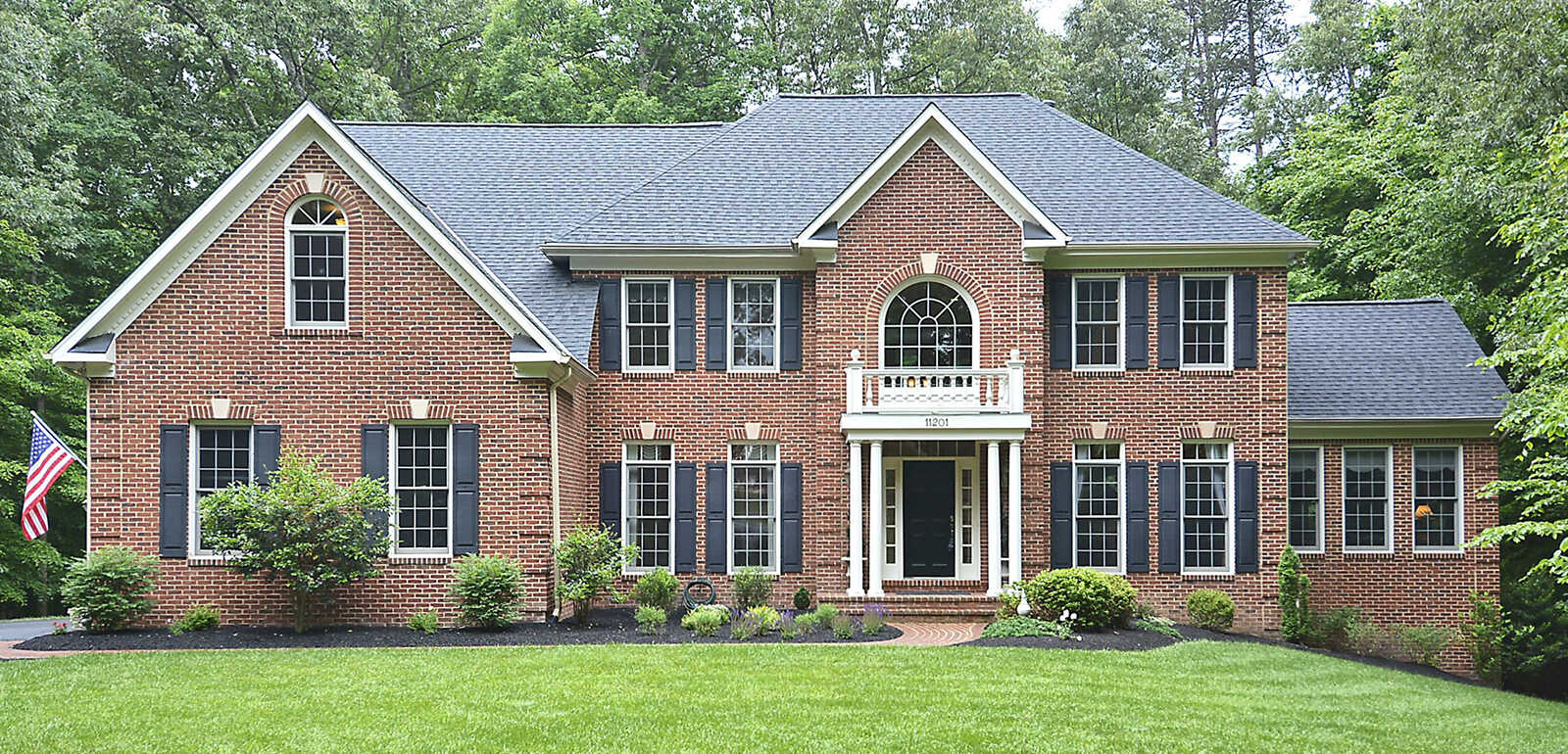 Meet the Team The Damon Sells Homes Team