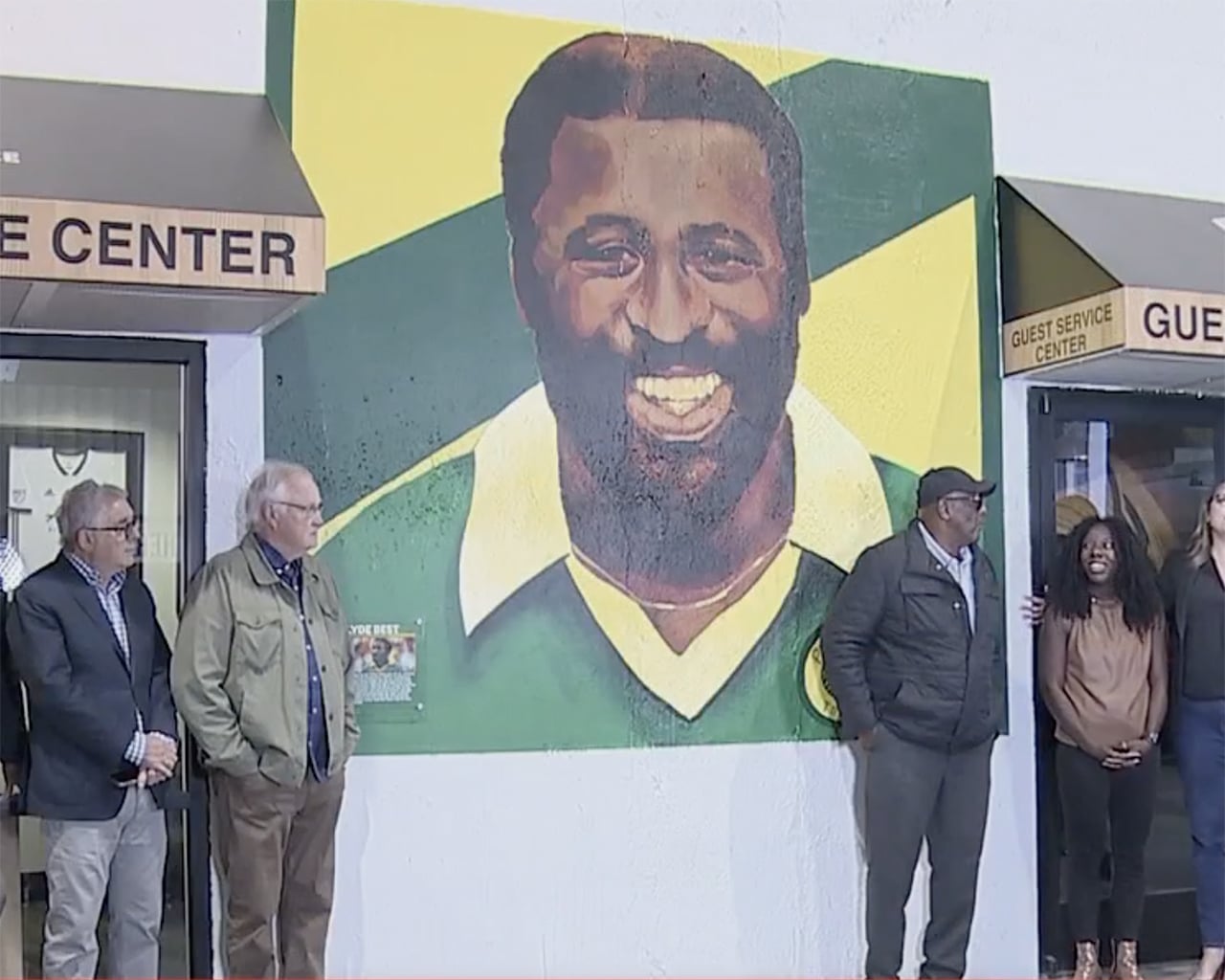New mural of Timbers' star Clyde Best unveiled at Providence Park Dan